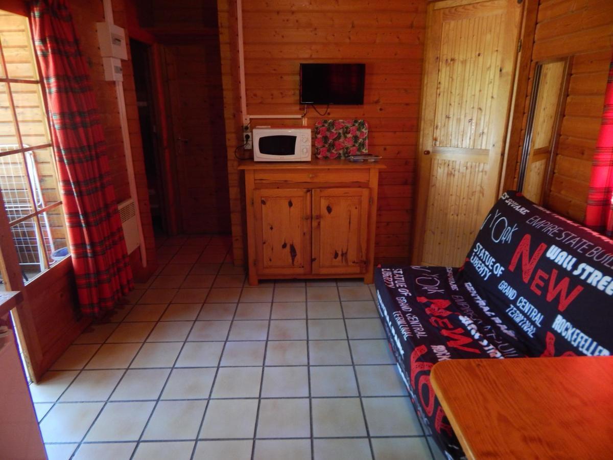 Les Chalets De Montorgueil Saurat Exterior photo